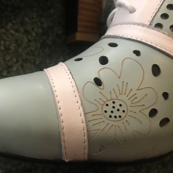 L’ Artiste pastel wingtip heels - Picture 4 of 7